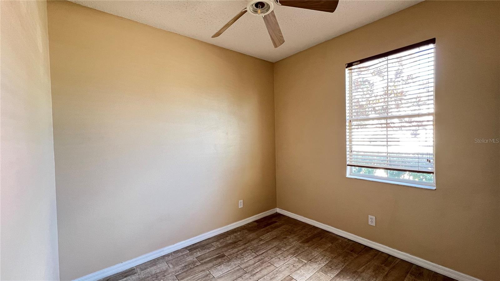 SUNRISE LAKES PH III SUB - Residential Lease