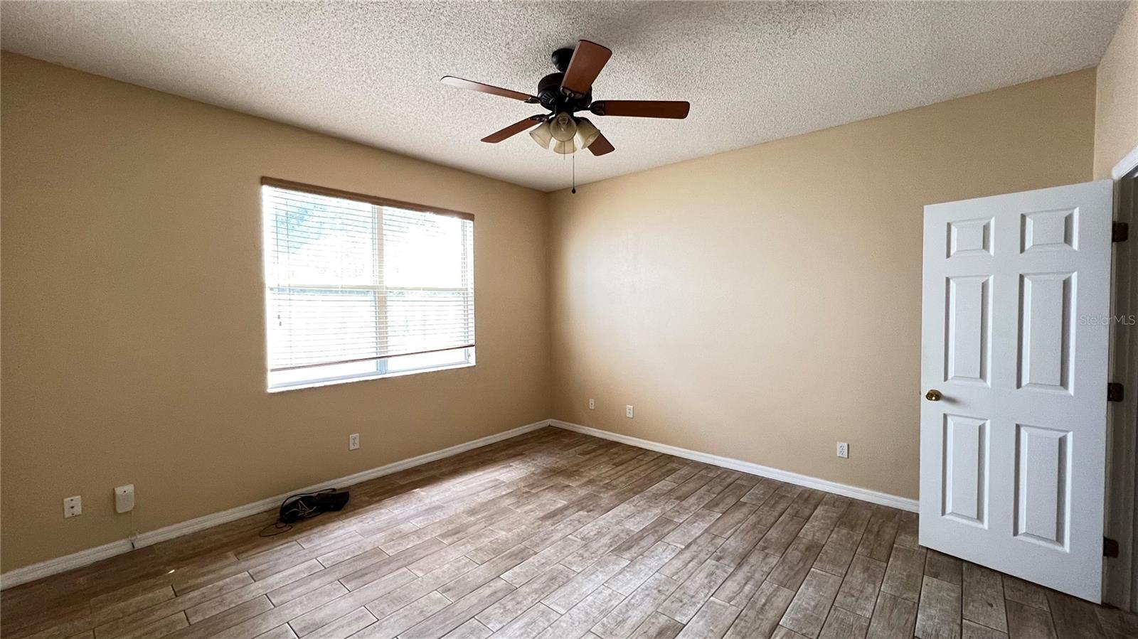 SUNRISE LAKES PH III SUB - Residential Lease