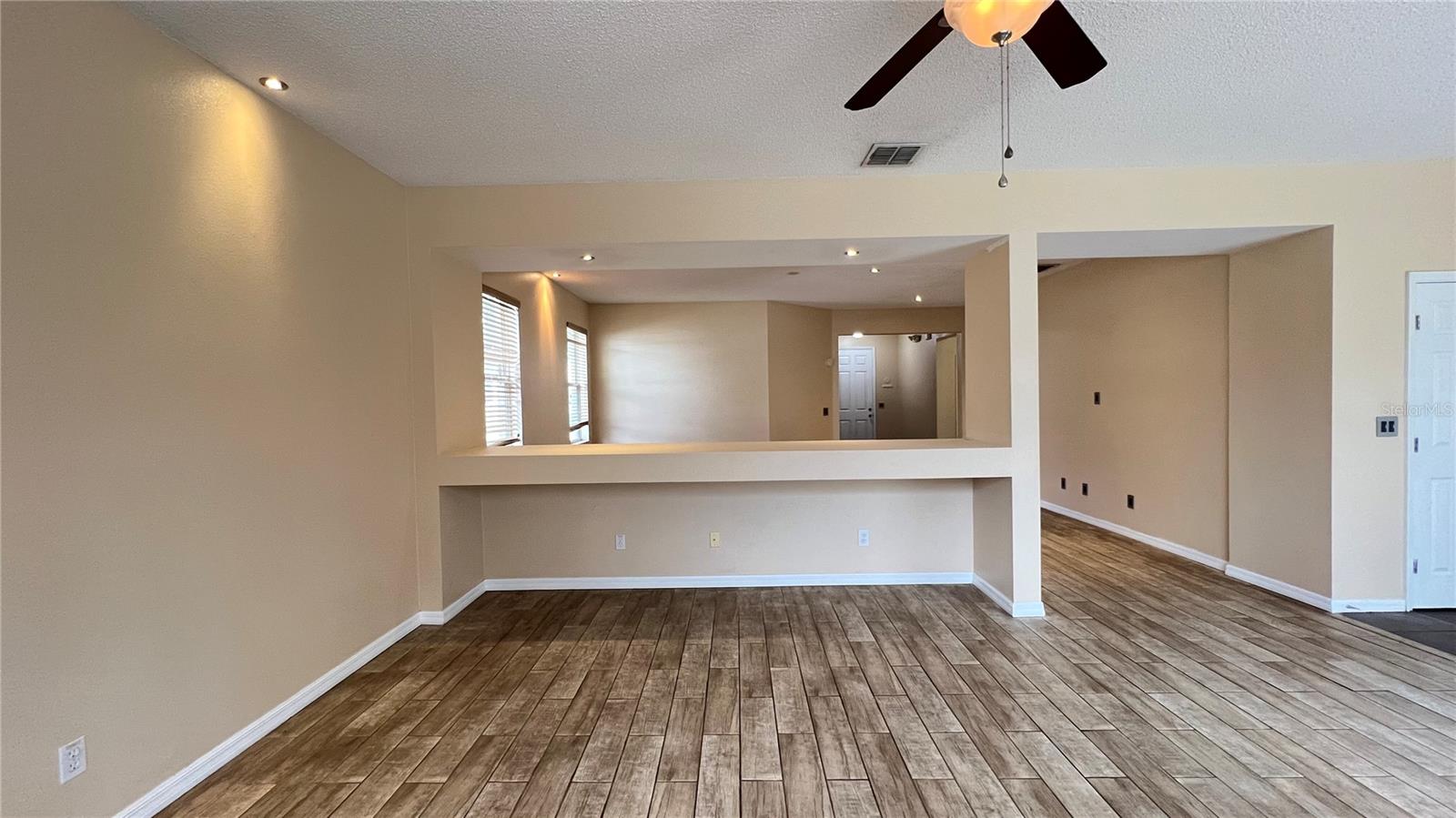 SUNRISE LAKES PH III SUB - Residential Lease