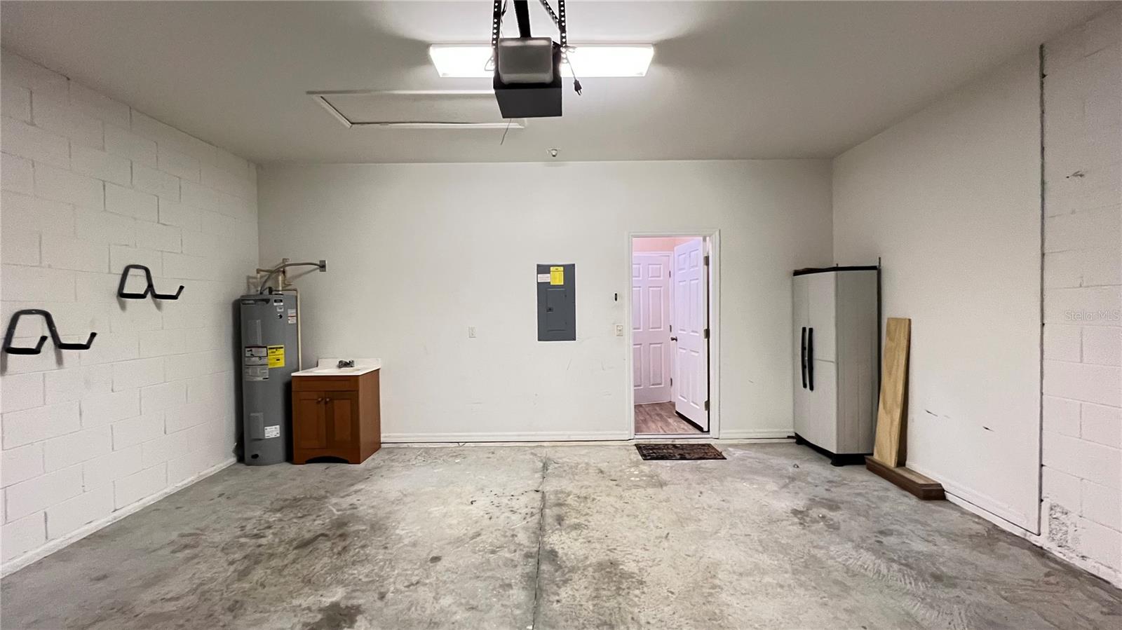 SUNRISE LAKES PH III SUB - Residential Lease