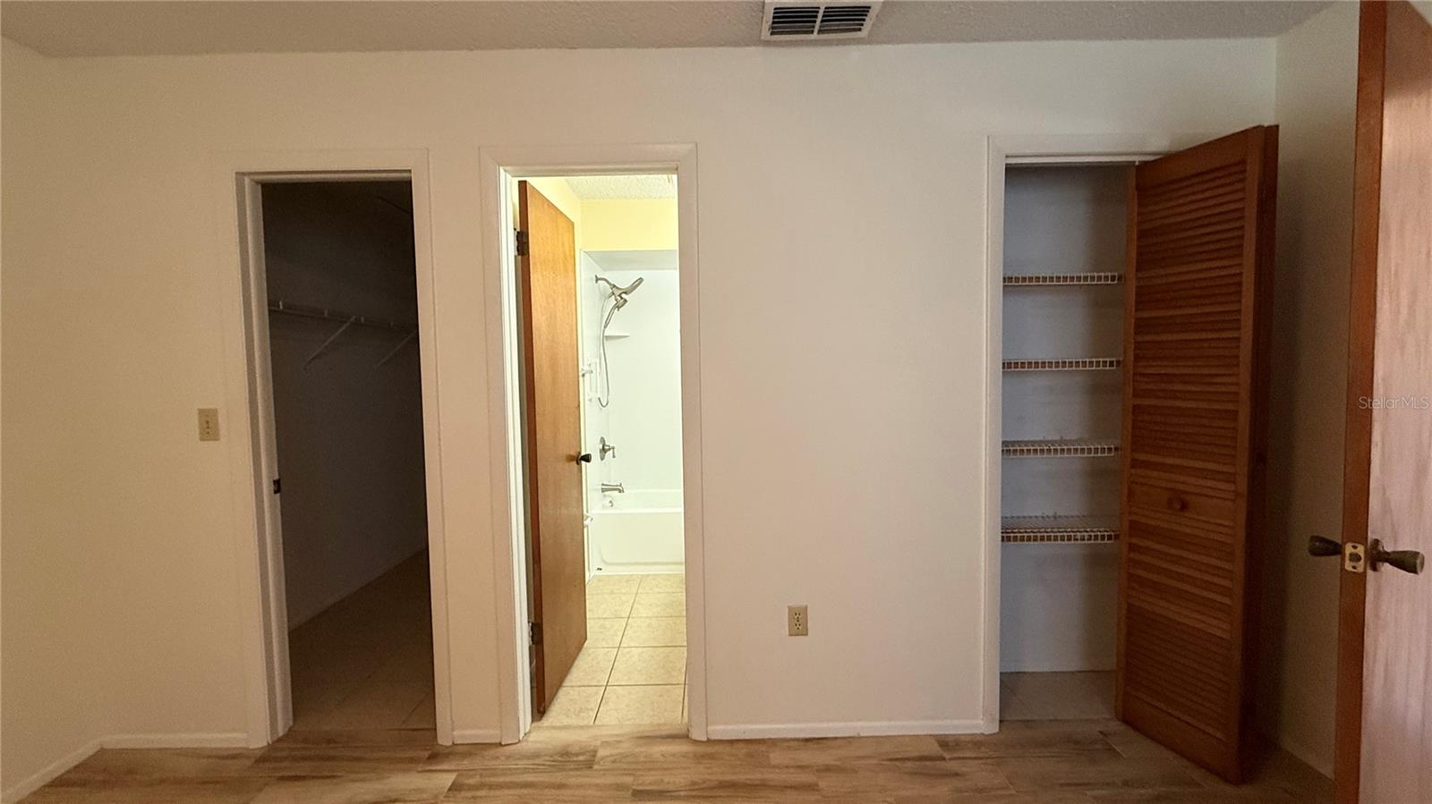 VILLA DEL RIO - Residential Lease