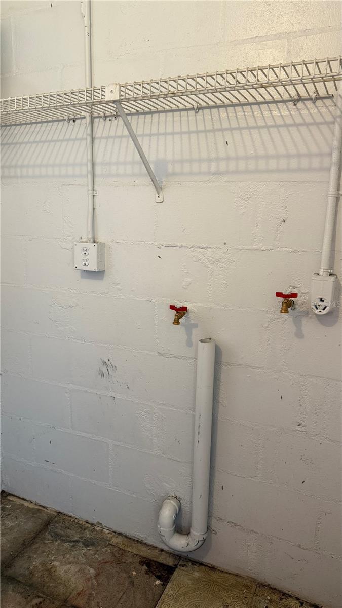 VILLA DEL RIO - Residential Lease