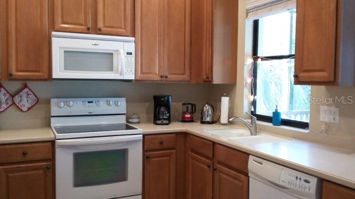 PALMA SOLA TRACE CONDO OR2185/736 - Residential Lease