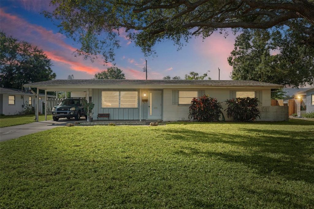 Photo of 2952 Sequoia Lane, Sarasota, FL 34237 (MLS # A4669558)