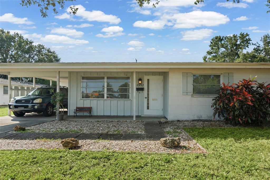 Photo of 2952 Sequoia Lane, Sarasota, FL 34237 (MLS # A4669558)