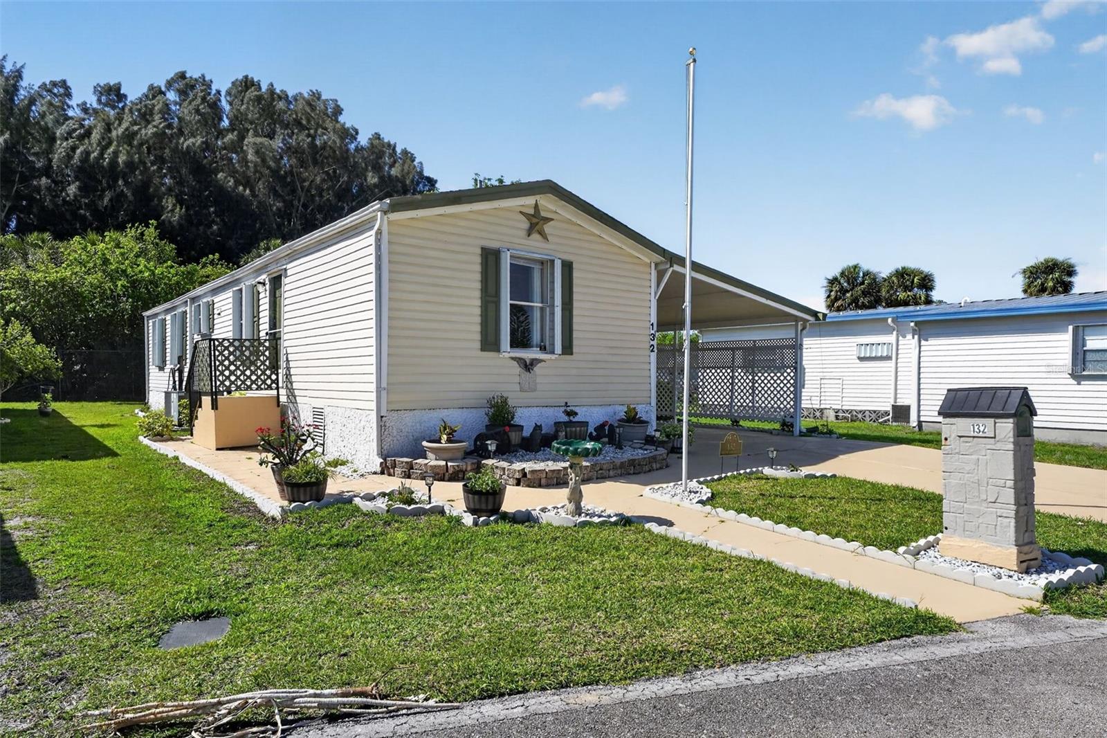 132 HOLIDAY PARK BOULEVARD NE