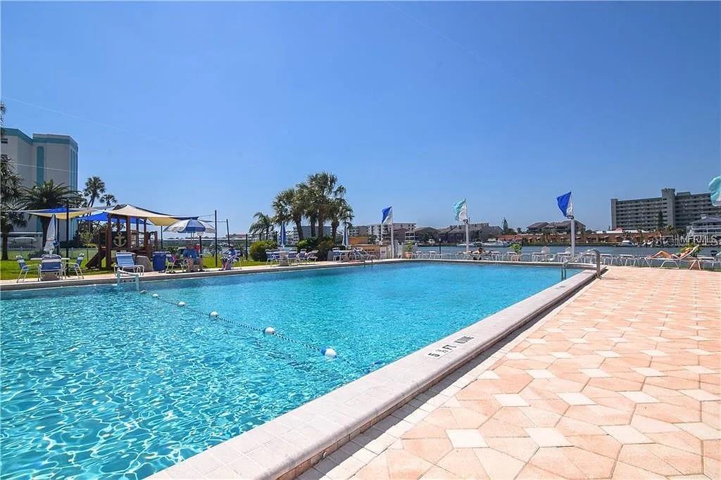 IMPERIAL POINT CONDO - Residential