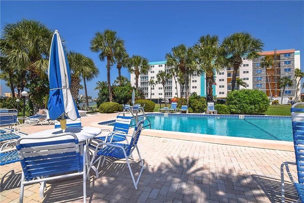 IMPERIAL POINT CONDO - Residential