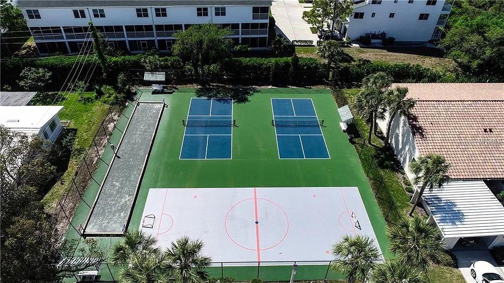 IMPERIAL POINT CONDO - Residential