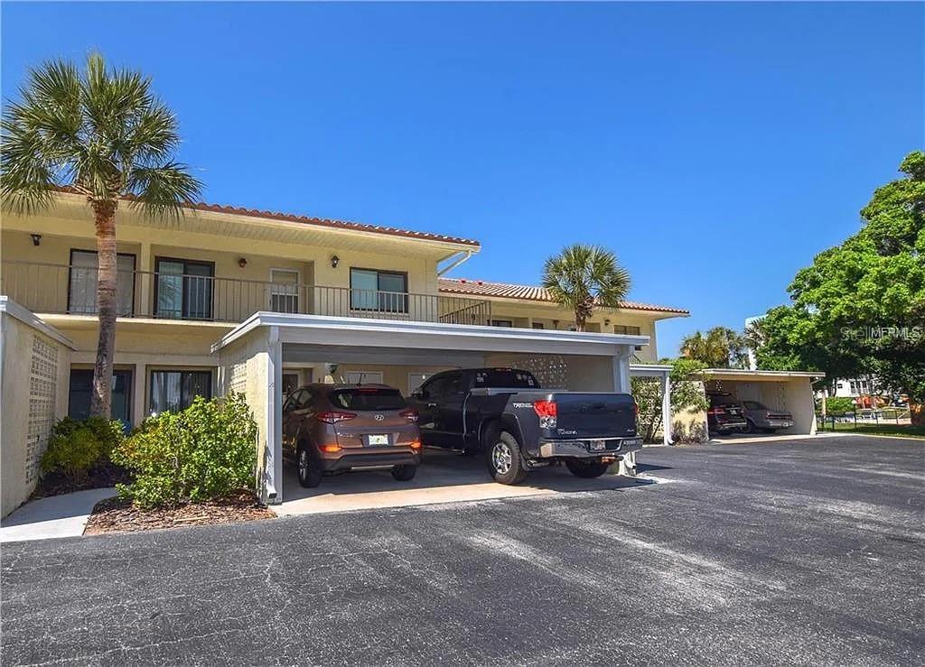 IMPERIAL POINT CONDO - Residential