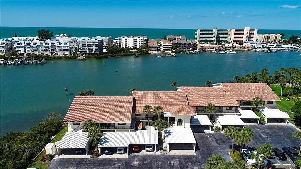IMPERIAL POINT CONDO - Residential