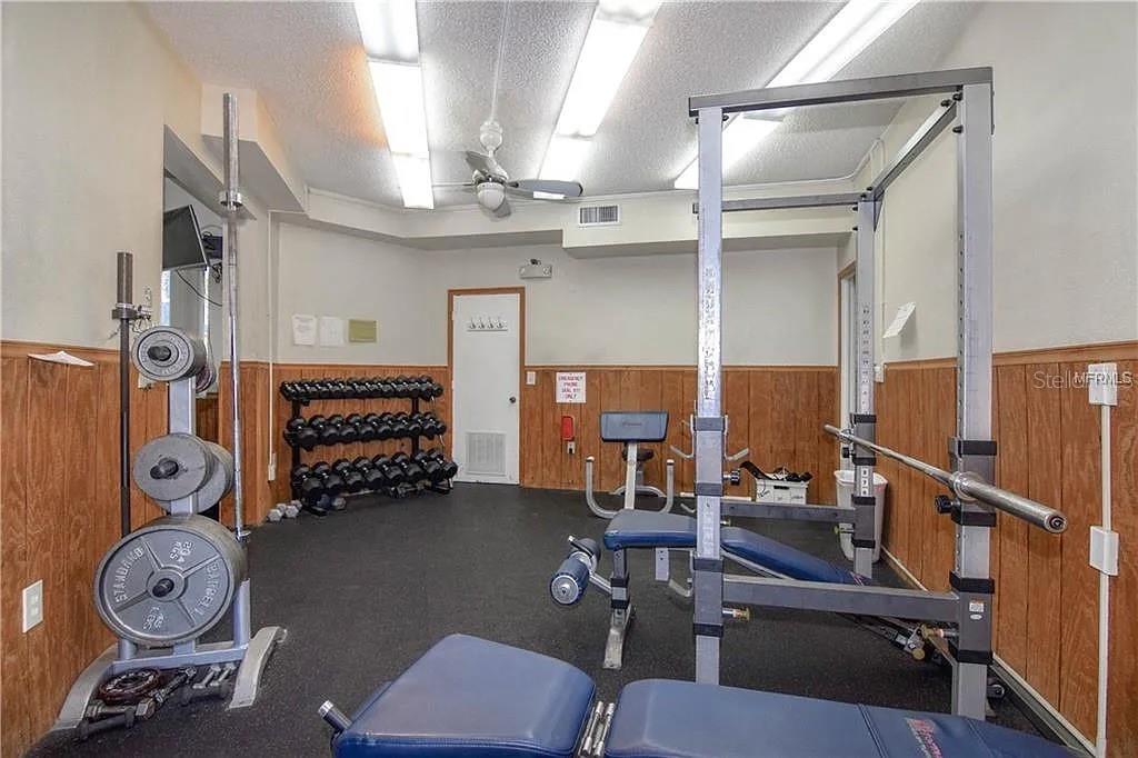 IMPERIAL POINT CONDO - Residential