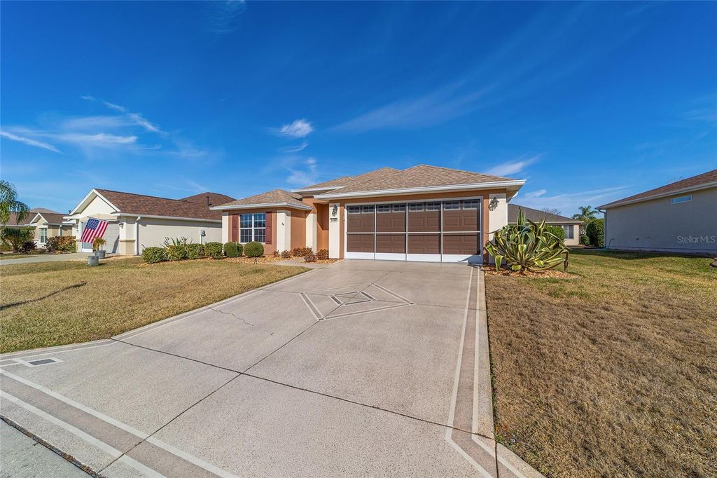 Photo of 13589 SE 87th Circle, Summerfield, FL 34491 (MLS # OM716952)