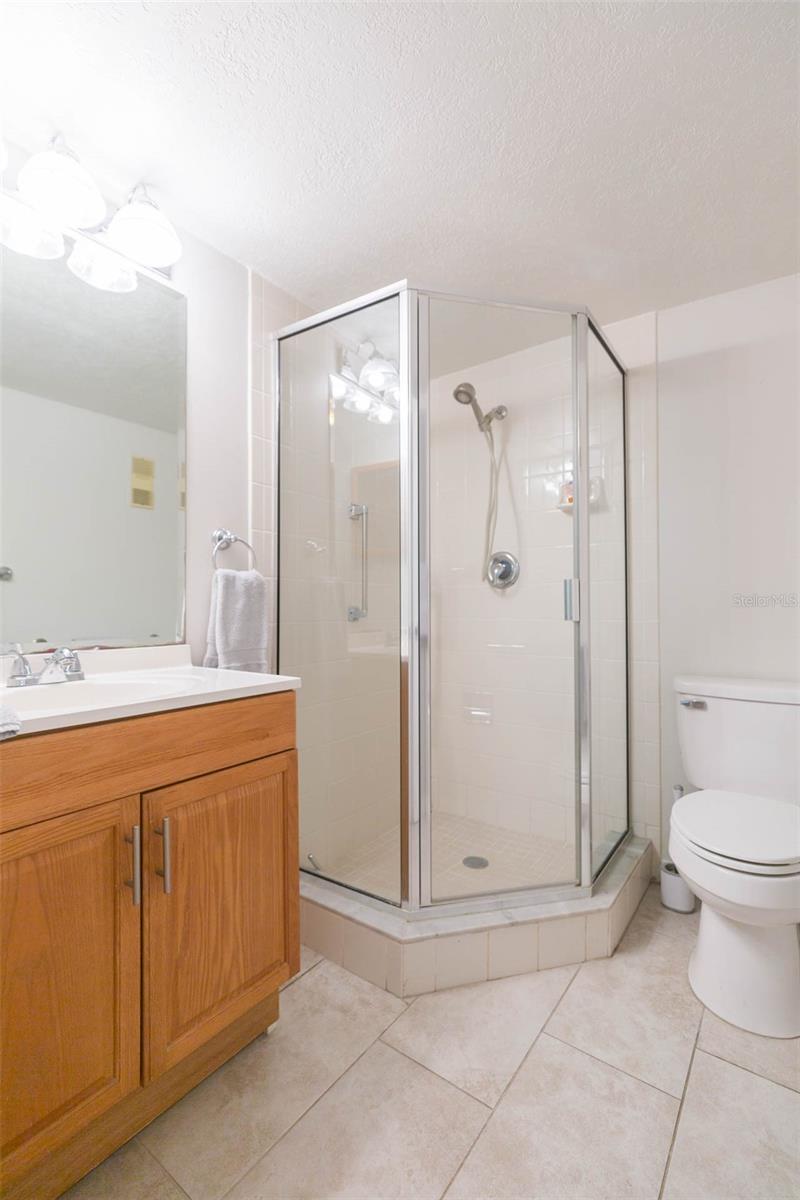 LAKEVIEW OF LARGO - Residential Lease