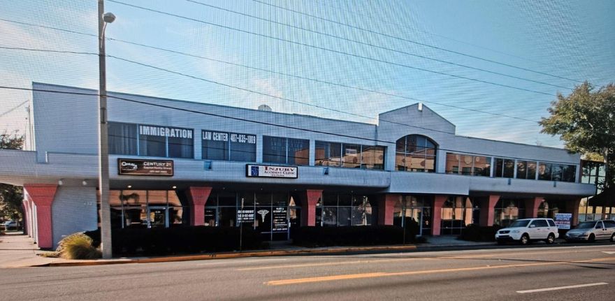 GREAT LOCATION IN THE HEART OF DOWNTOWN ORLANDO!  WALKING DISTANCE TO RESTAURANTS, LAKE EOLA PARK.  LESS THAN ONE MILE TO I-4.  
 PLENTY OF PARKING IN FRONT OF AND BEHIND THE BUILDING.