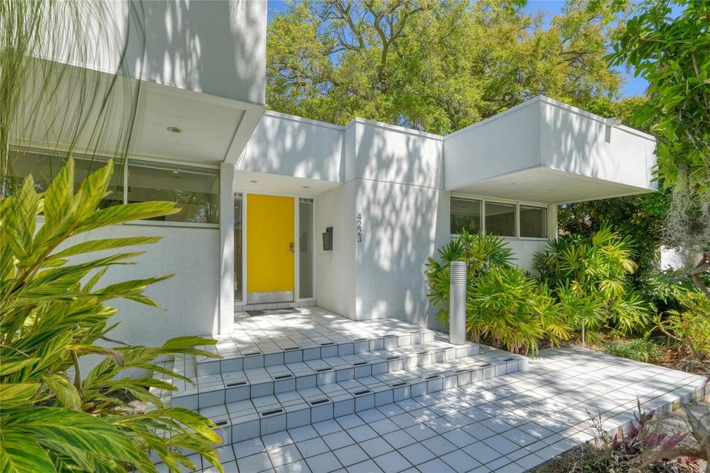 Photo of 4223 W Cleveland Street, Tampa, FL 33609 (MLS # TB8485926)