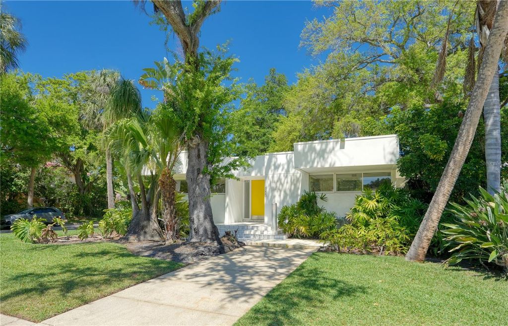 Photo of 4223 W Cleveland Street, Tampa, FL 33609 (MLS # TB8485926)