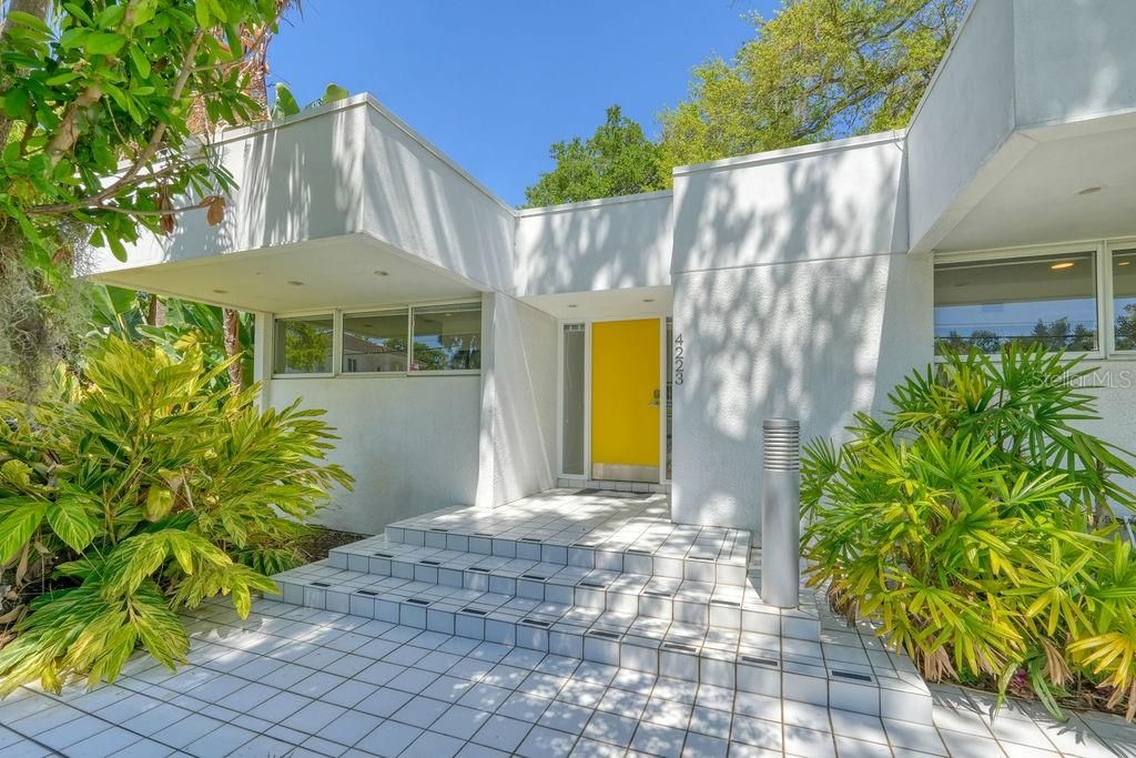 Photo of 4223 W Cleveland Street, Tampa, FL 33609 (MLS # TB8485926)