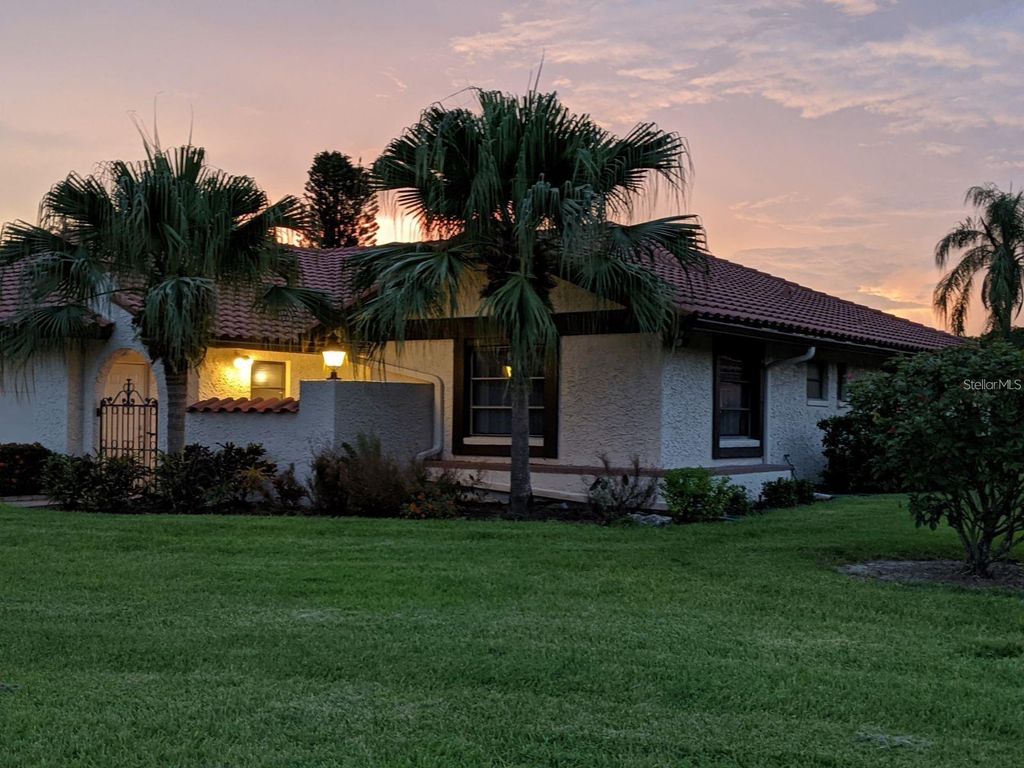 Photo of 5581 Golf Pointe Drive, Sarasota, FL 34243 (MLS # A4678276)