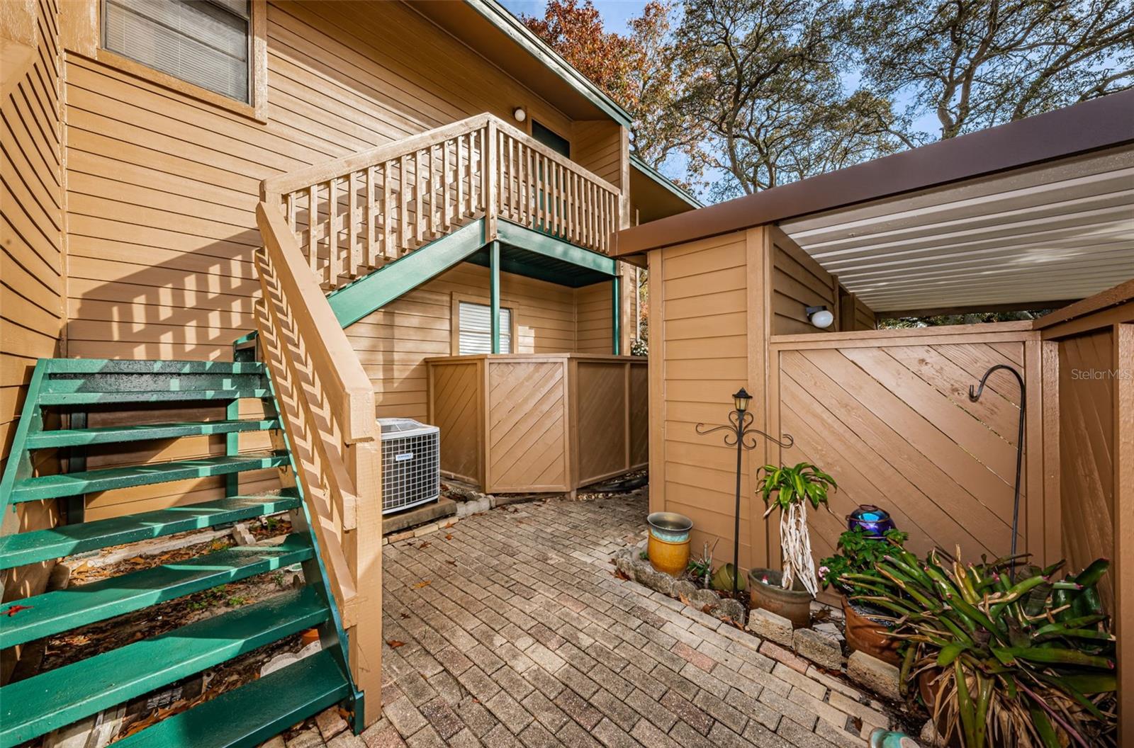 802 LENNOX ROAD W 802