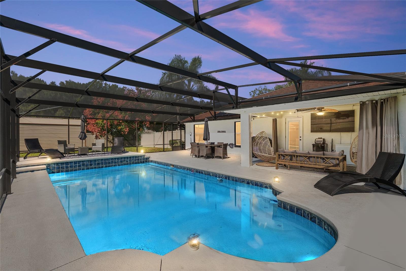 800 CRESTVIEW CIRCLE N