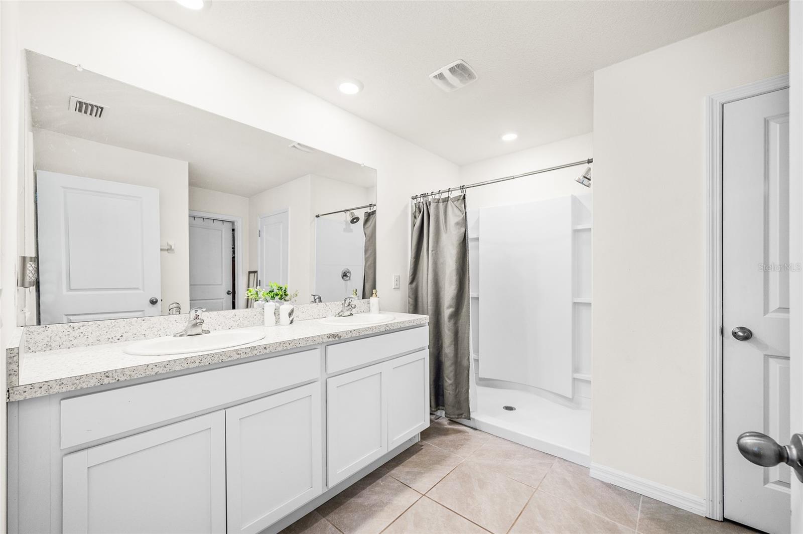 AVALON WOODS PH 1A PB 37 PG 70 - Residential