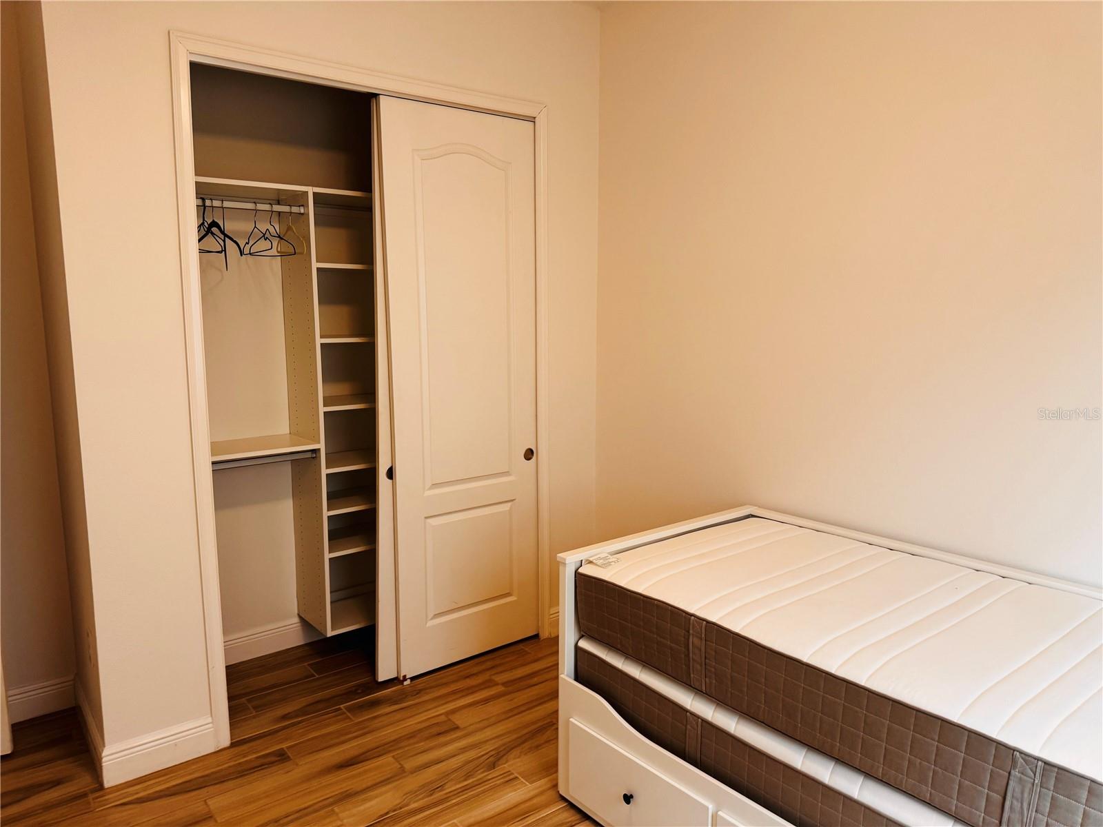 EAGLE CRK VILLAGE L PH 3A - Residential Lease