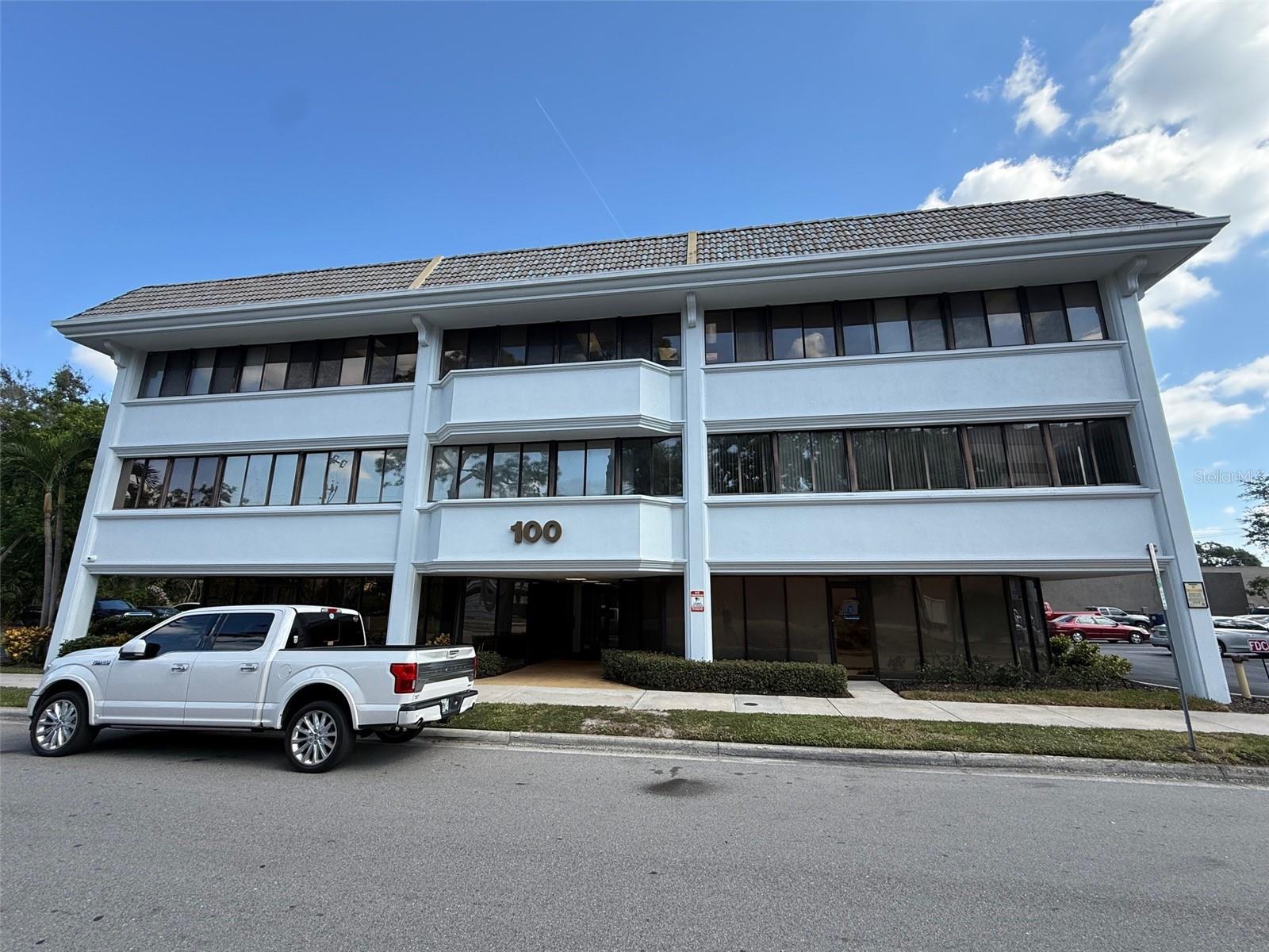 WALLACE AVE - Commercial Lease