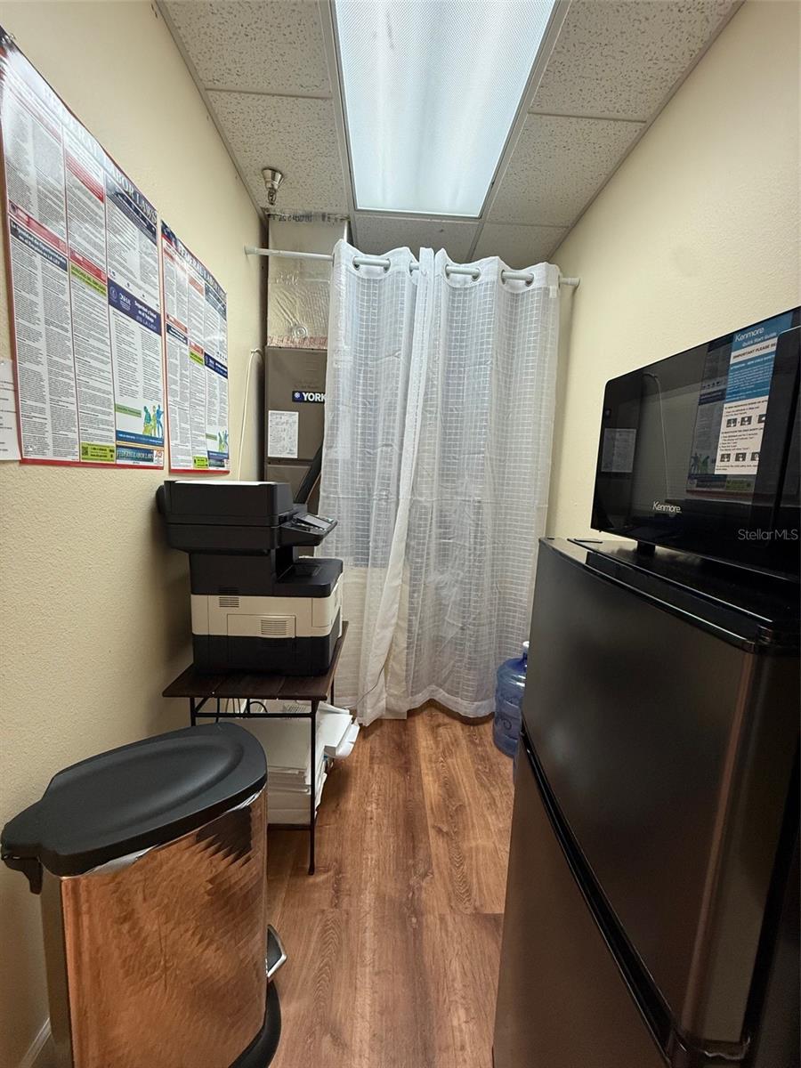 WALLACE AVE - Commercial Lease