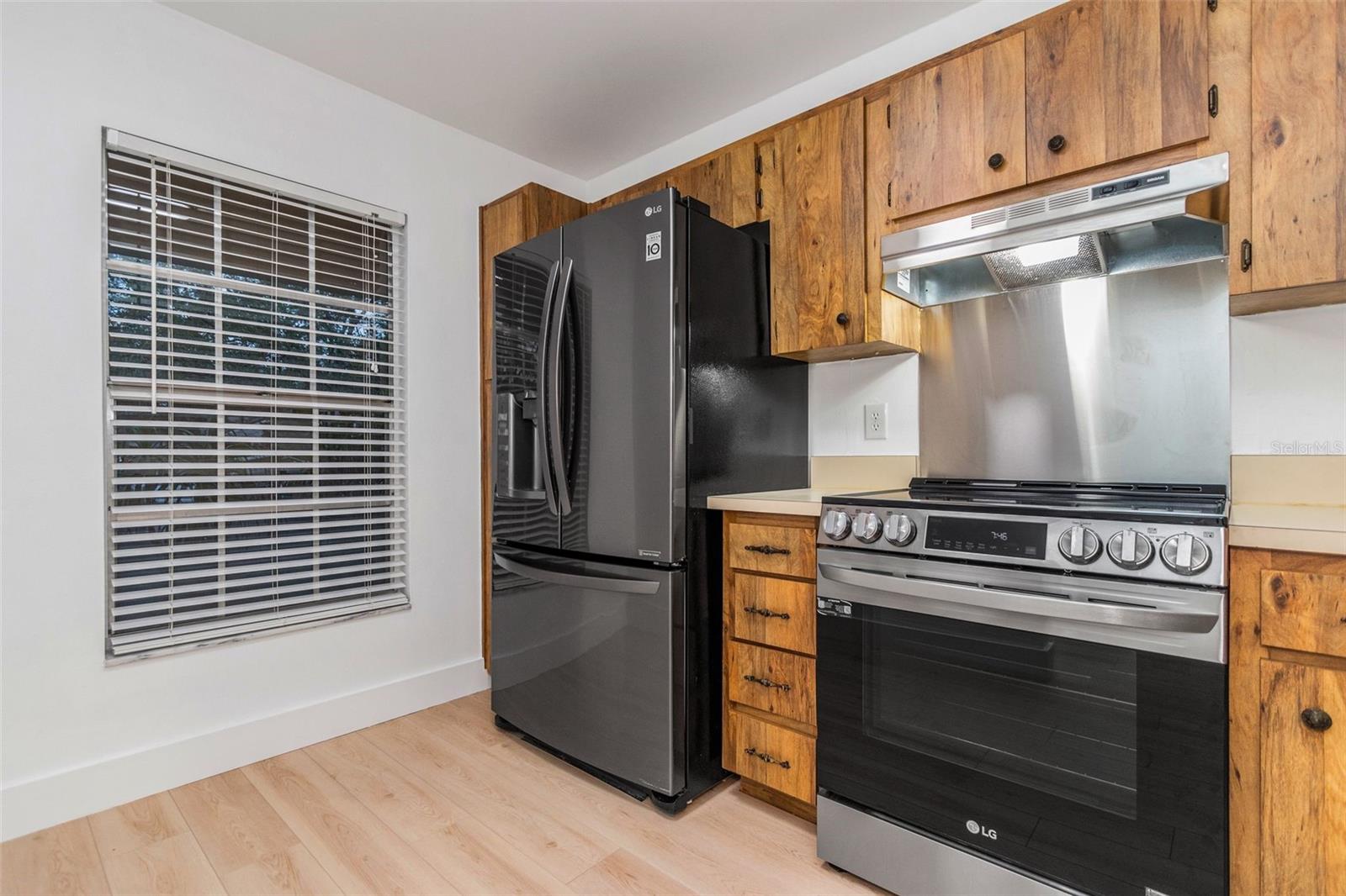 BAY TOWNE - Residential Lease