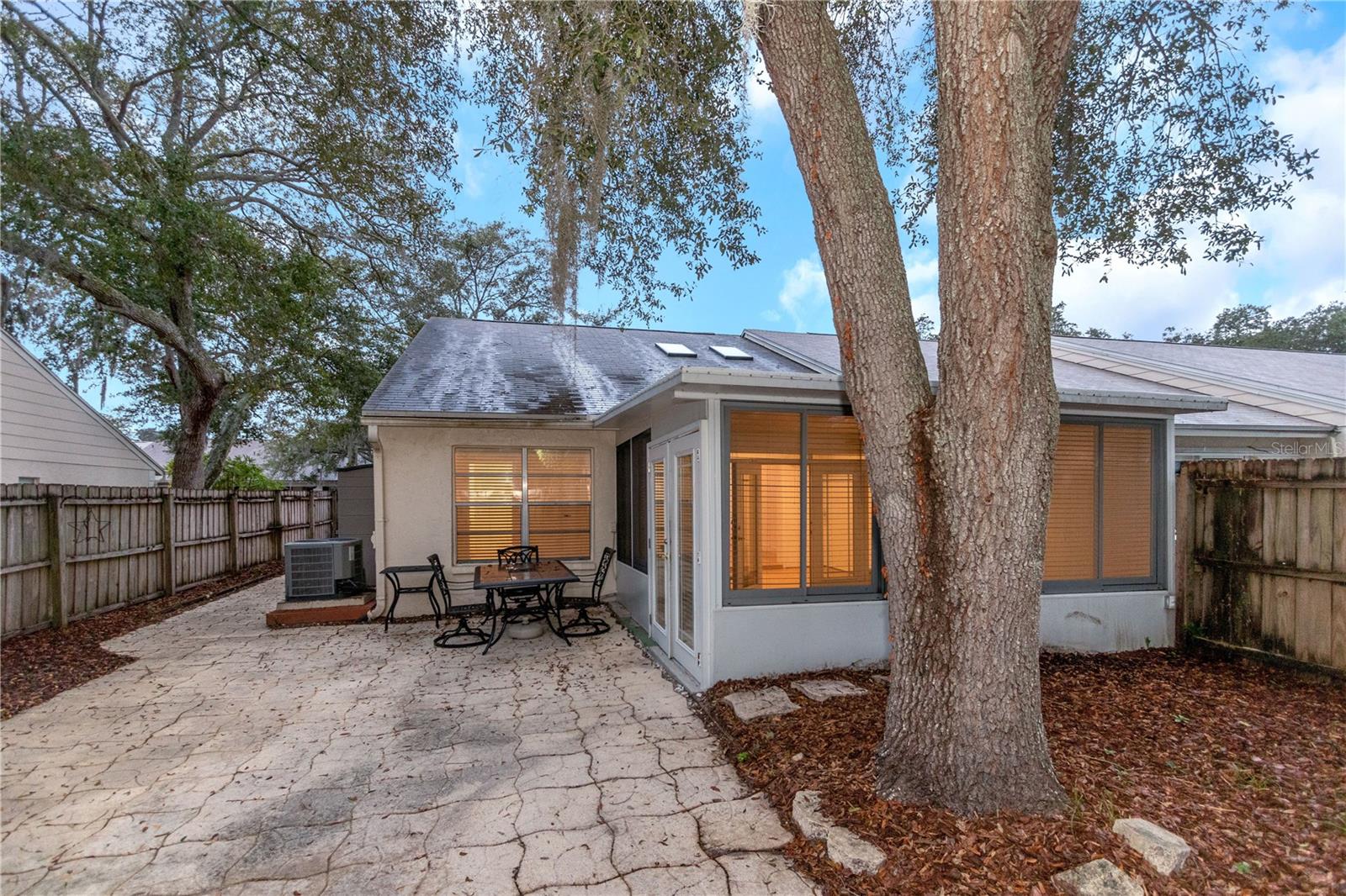 BAY TOWNE - Residential Lease