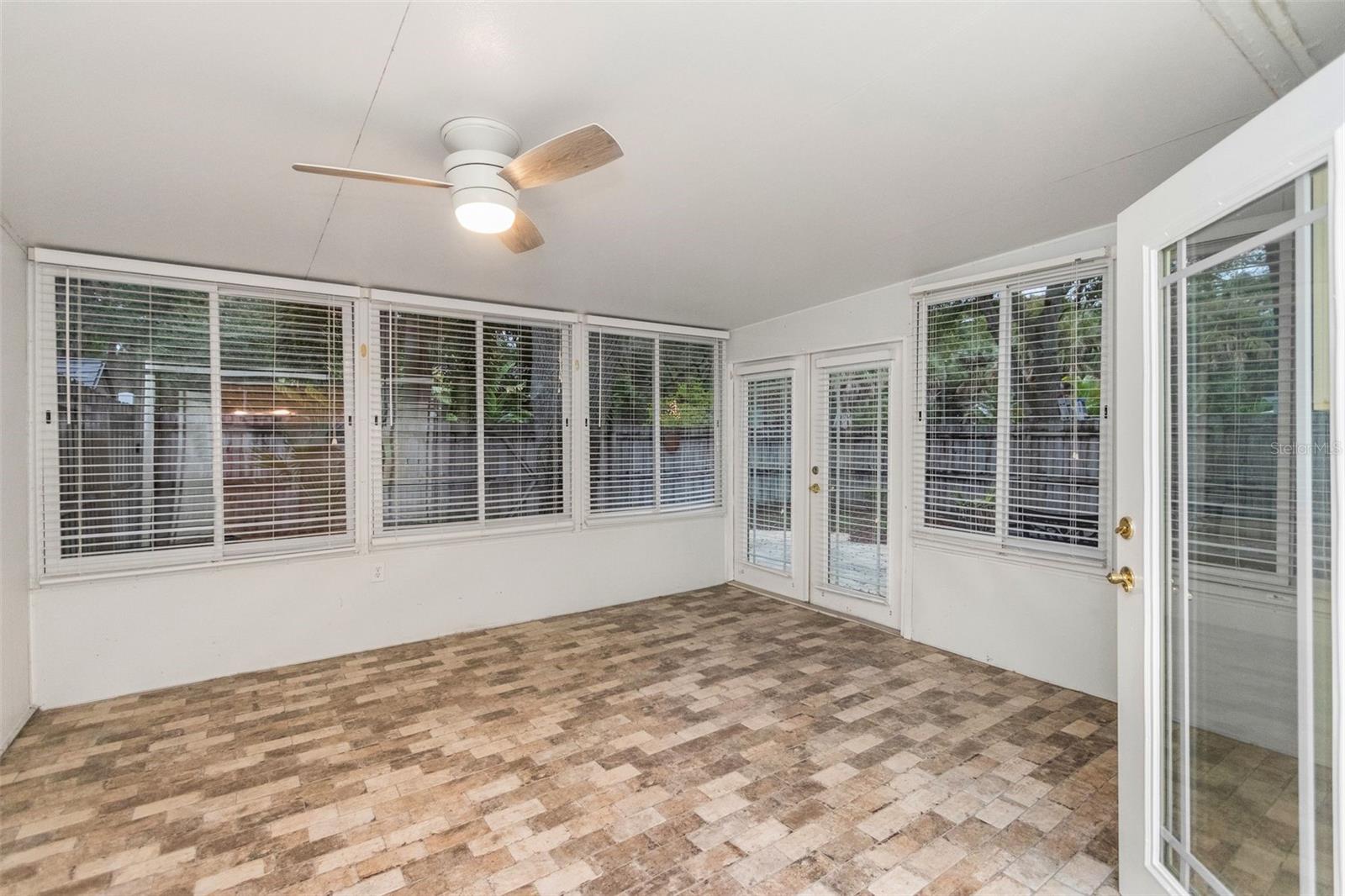 BAY TOWNE - Residential Lease