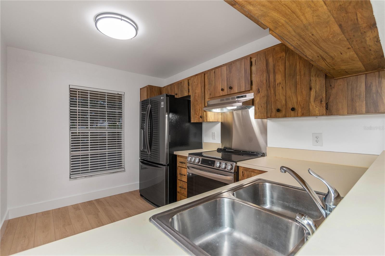 BAY TOWNE - Residential Lease