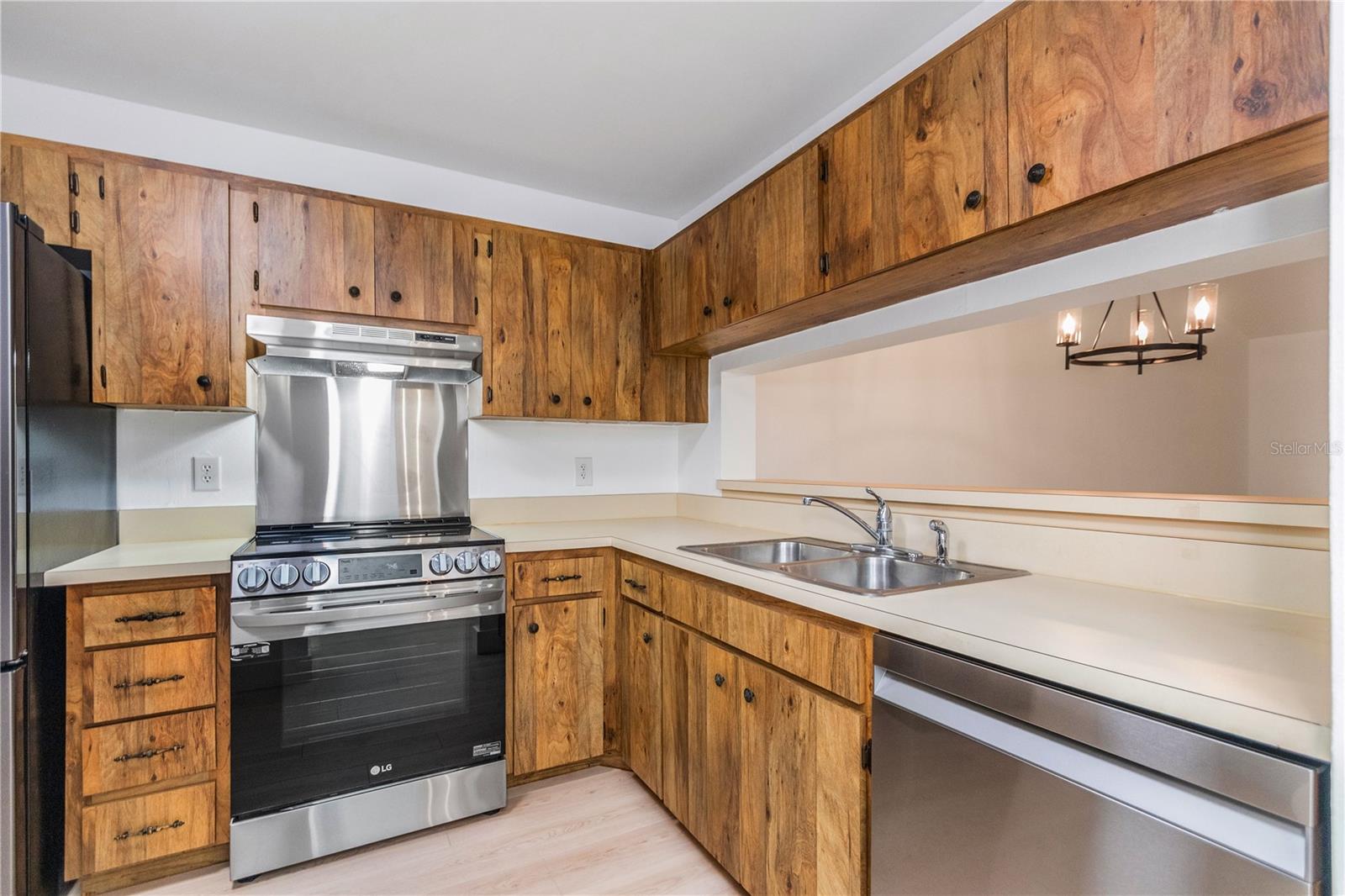 BAY TOWNE - Residential Lease