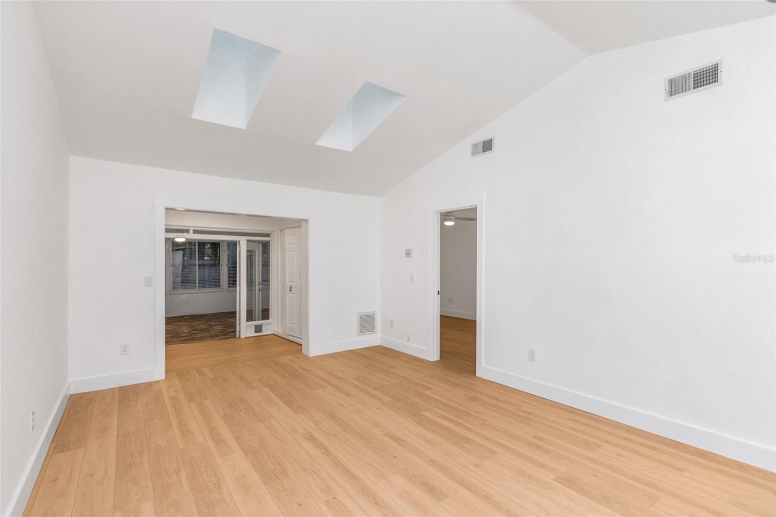 BAY TOWNE - Residential Lease