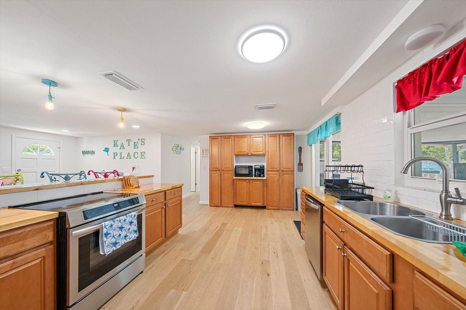 2923 LINWOOD DRIVE