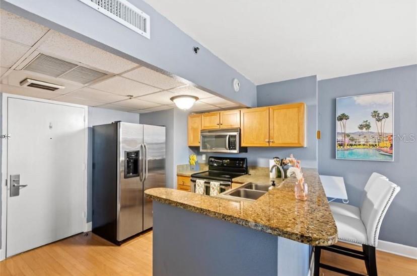 METROPOLITAN/LK EOLA - Residential