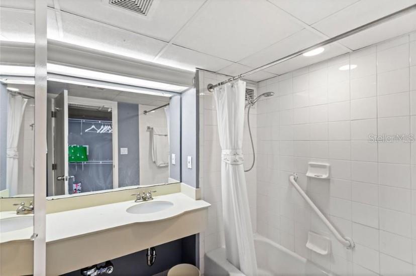 METROPOLITAN/LK EOLA - Residential