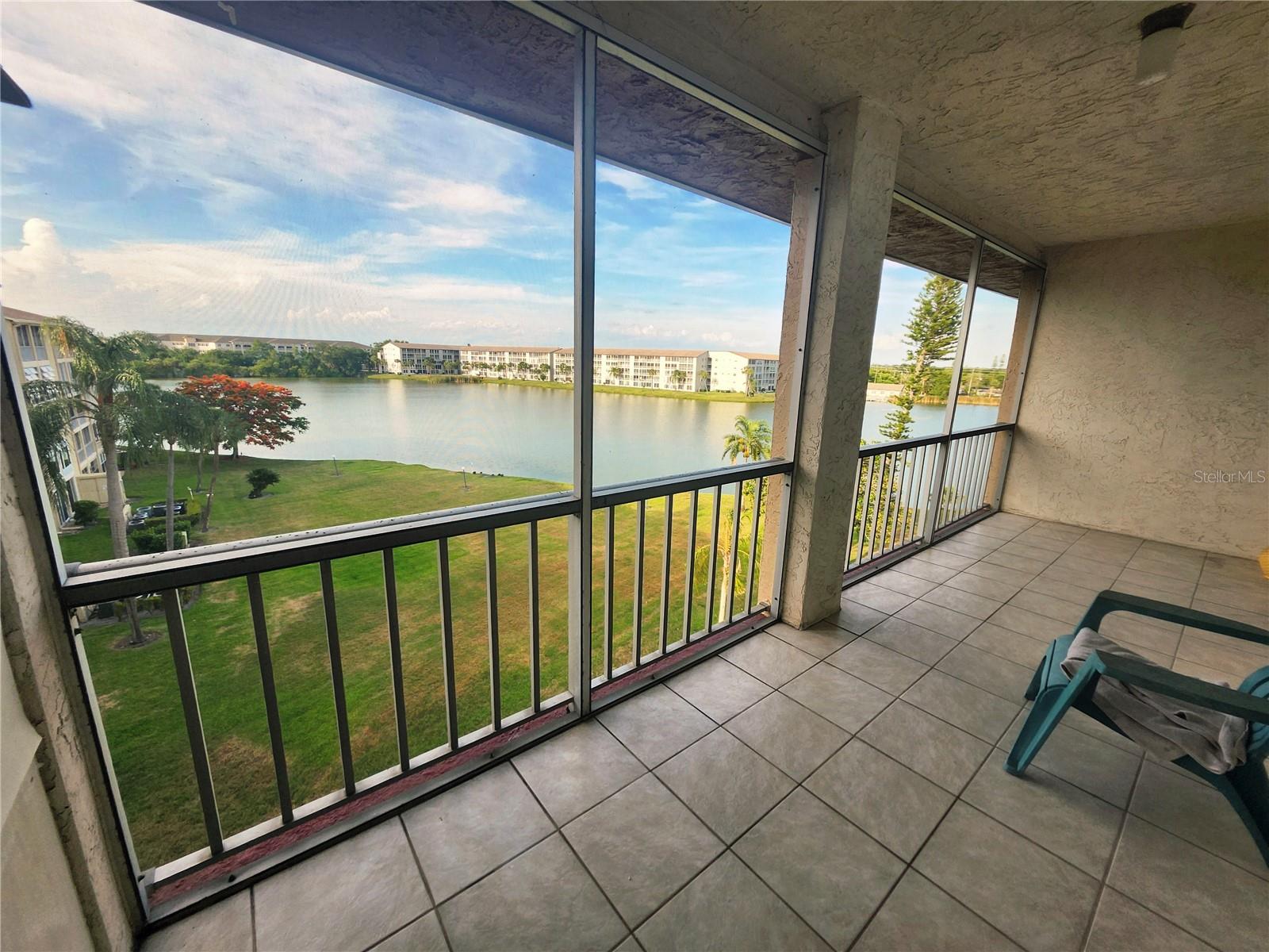 BAYSHORE ON THE LAKE APTS SEC 3 - Residential