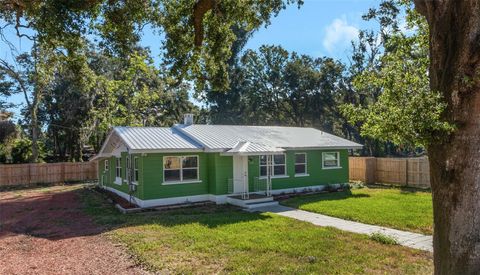 A home in PLANT CITY