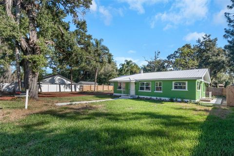 A home in PLANT CITY