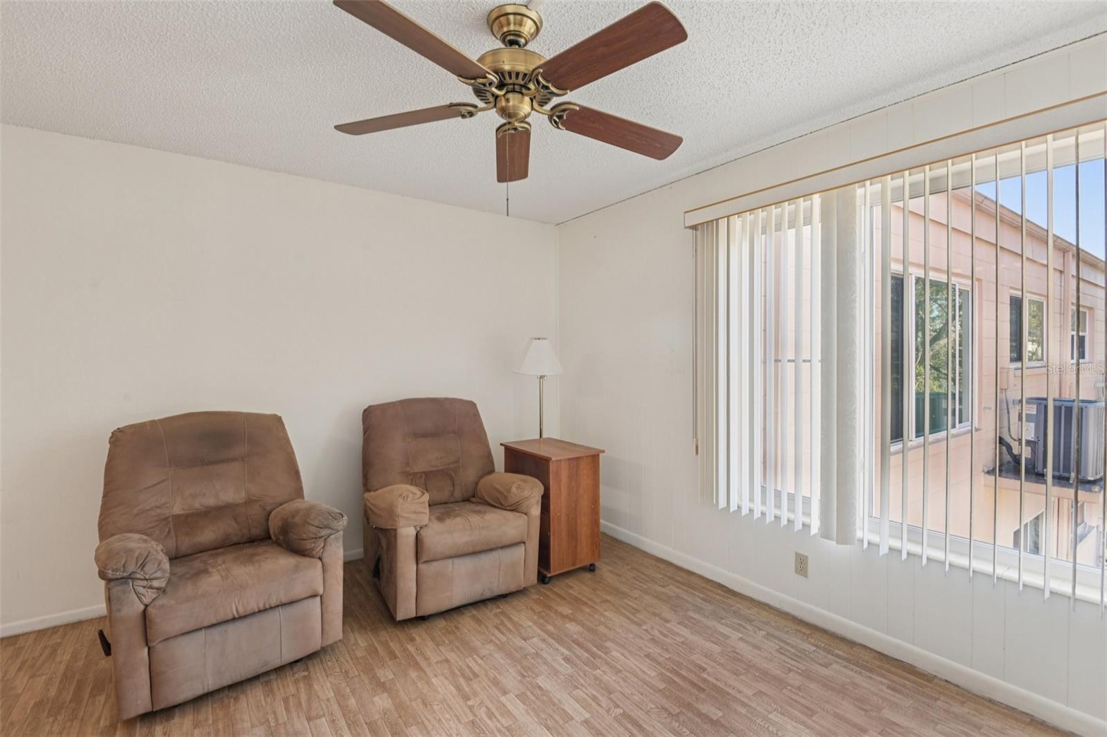 ON TOP OF THE WORLD - Residential