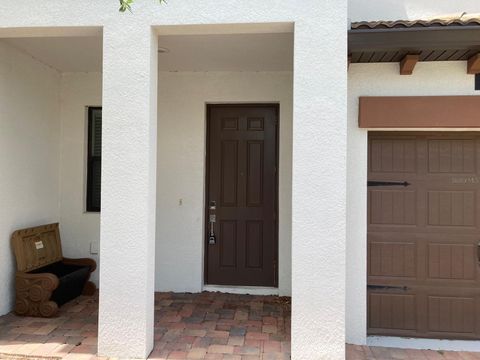 Photo of 1348 Royal St George Boulevard, Davenport, FL 33896 (MLS # S5153176)