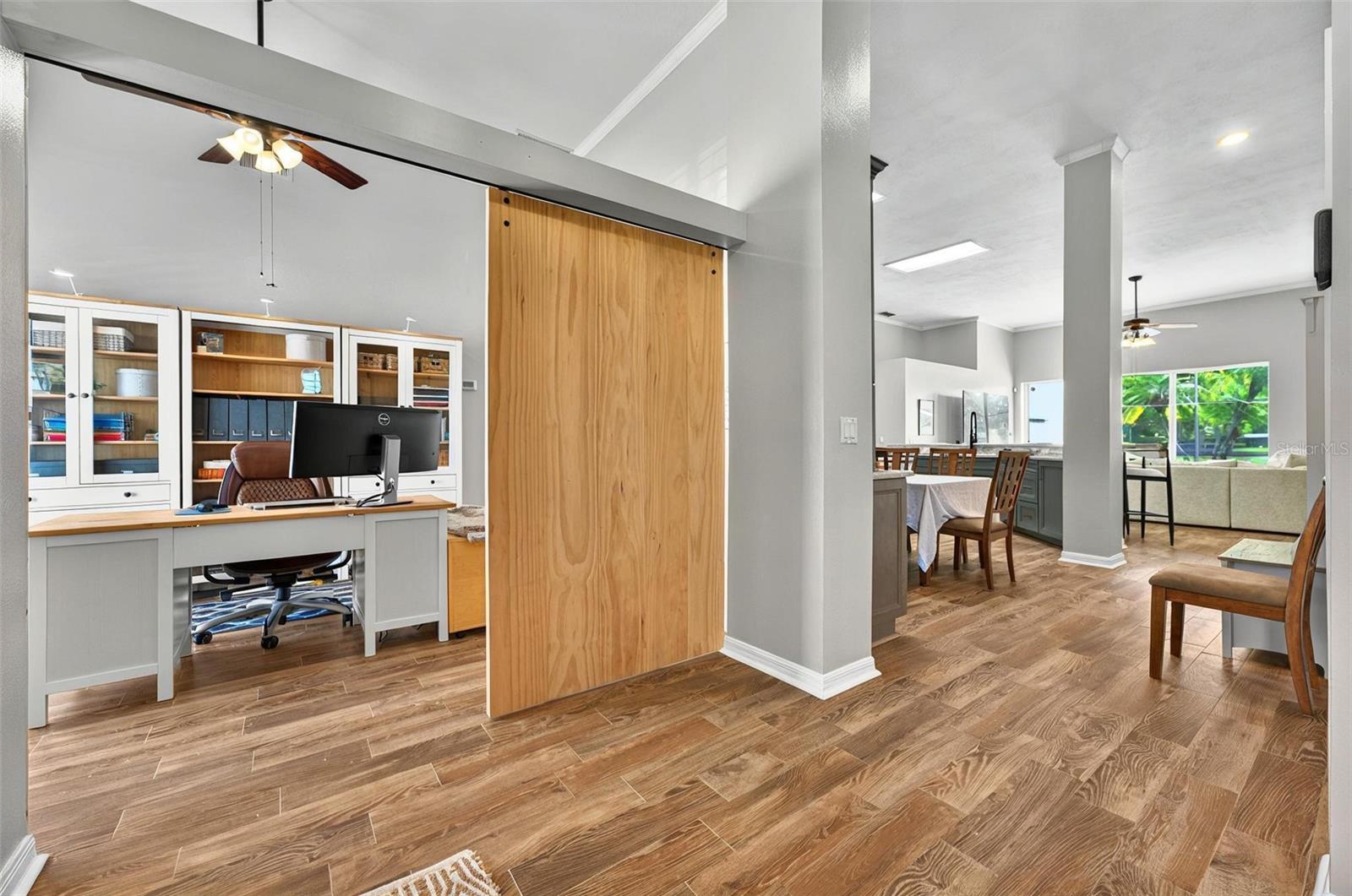 641 LAKESCAPE COURT