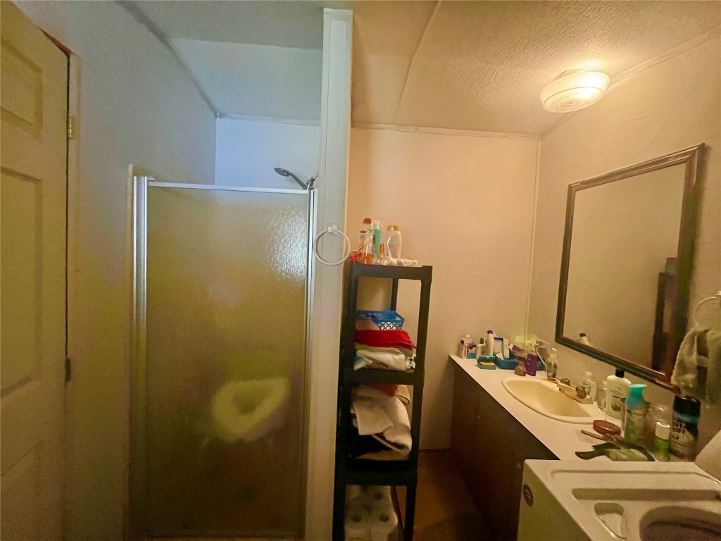 Prague, Oklahoma 74864, United States, 3 Bedrooms Bedrooms, ,2 BathroomsBathrooms,Residential,Active,43455