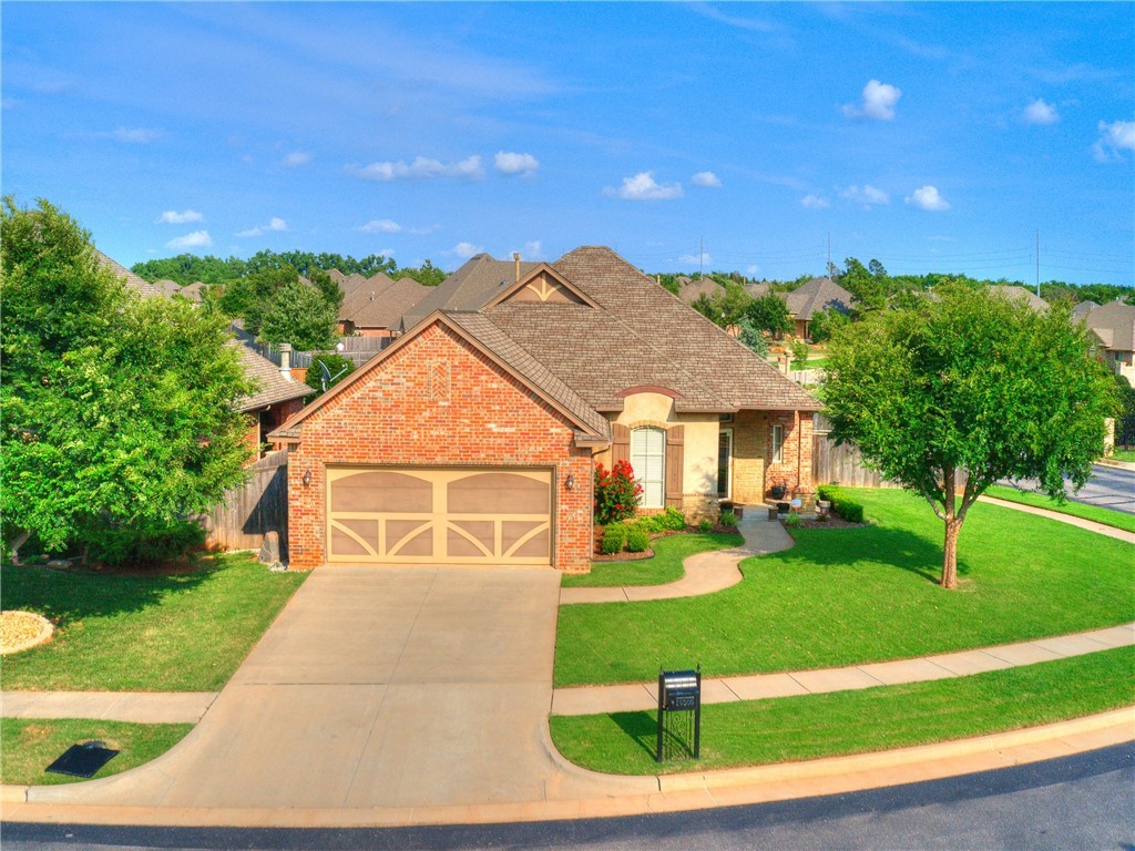 Photo 1 of 33 — 19500 Green Meadow Lane, Edmond, OK 73012