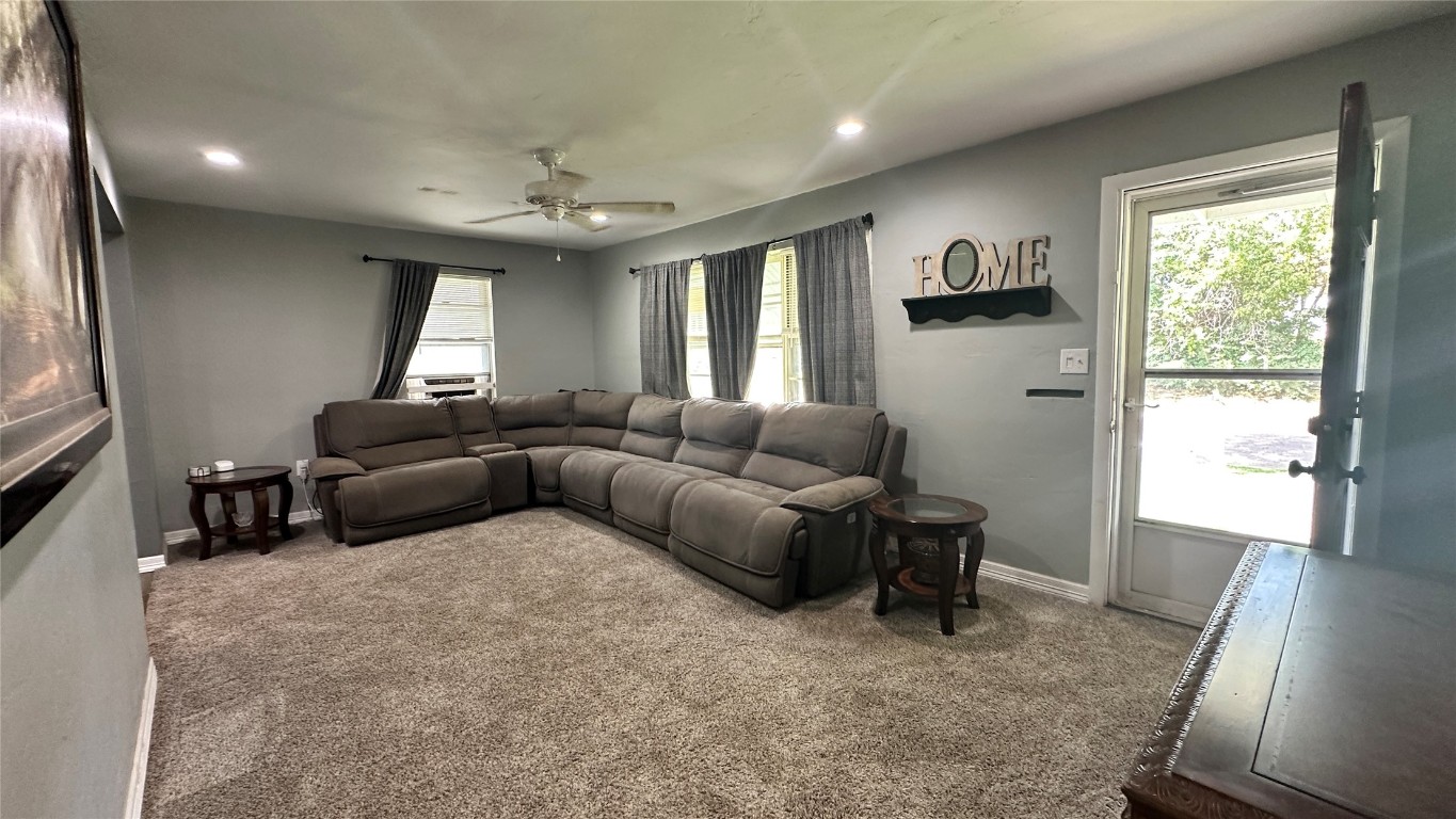 Shawnee, Oklahoma 74801, United States, 2 Bedrooms Bedrooms, ,2 BathroomsBathrooms,Residential,Active,49942