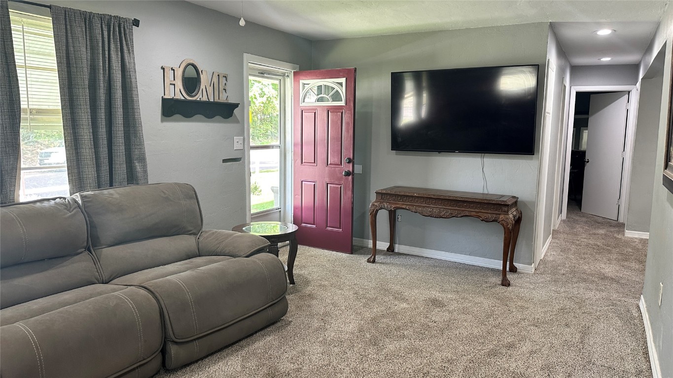 Shawnee, Oklahoma 74801, United States, 2 Bedrooms Bedrooms, ,2 BathroomsBathrooms,Residential,Active,49942