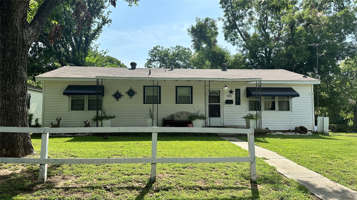 Shawnee, Oklahoma 74801, United States, 2 Bedrooms Bedrooms, ,2 BathroomsBathrooms,Residential,Active,49942