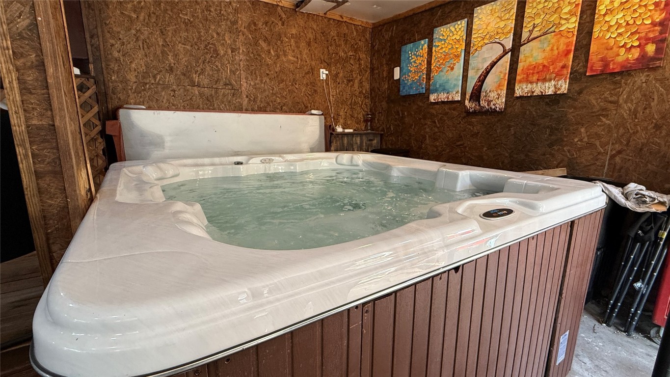 Shawnee, Oklahoma 74801, United States, 2 Bedrooms Bedrooms, ,2 BathroomsBathrooms,Residential,Active,49942